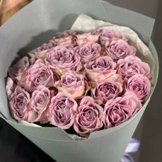 Букет  19 фіолетових троянд